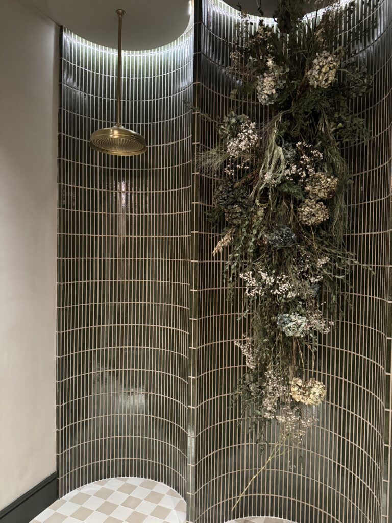 Green shower Wow house