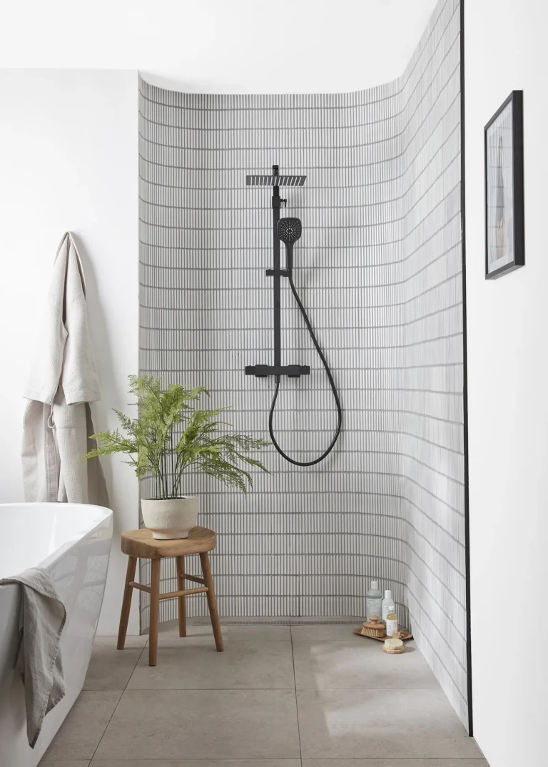 CURVED SHOWER CA PIETRA